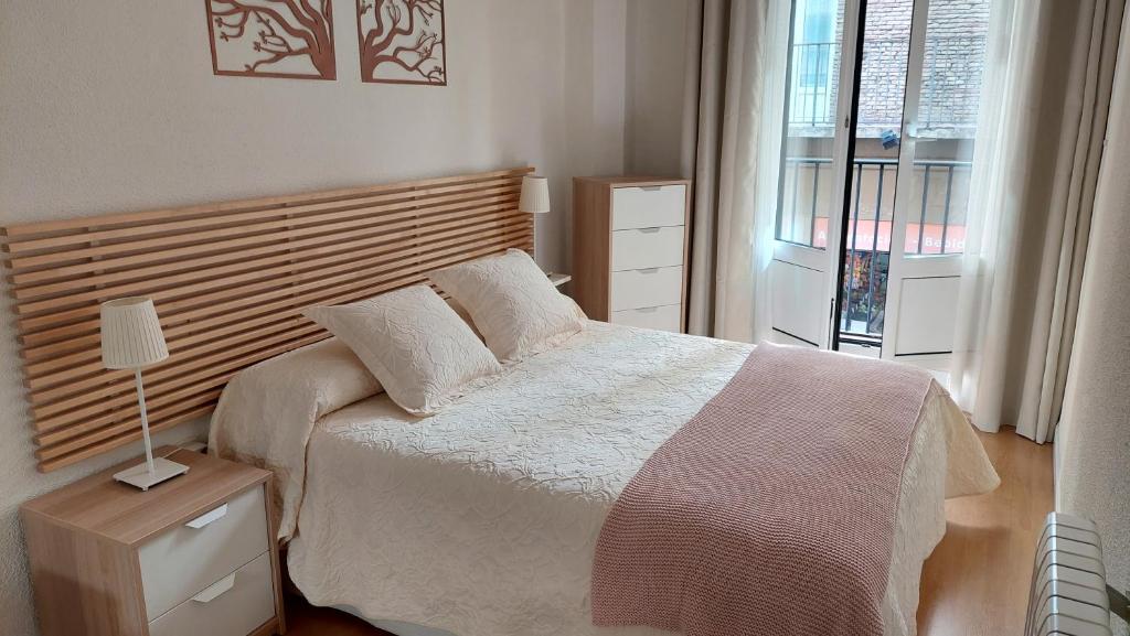 Image of Ibarrenea Apartamento , pilgrim accommodation in Pamplona