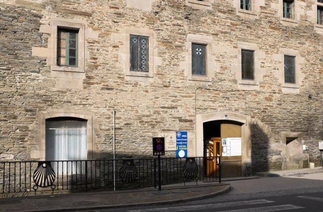 Camino de Santiago Accommodation: Albergue de Peregrinos Monasterio de Samos