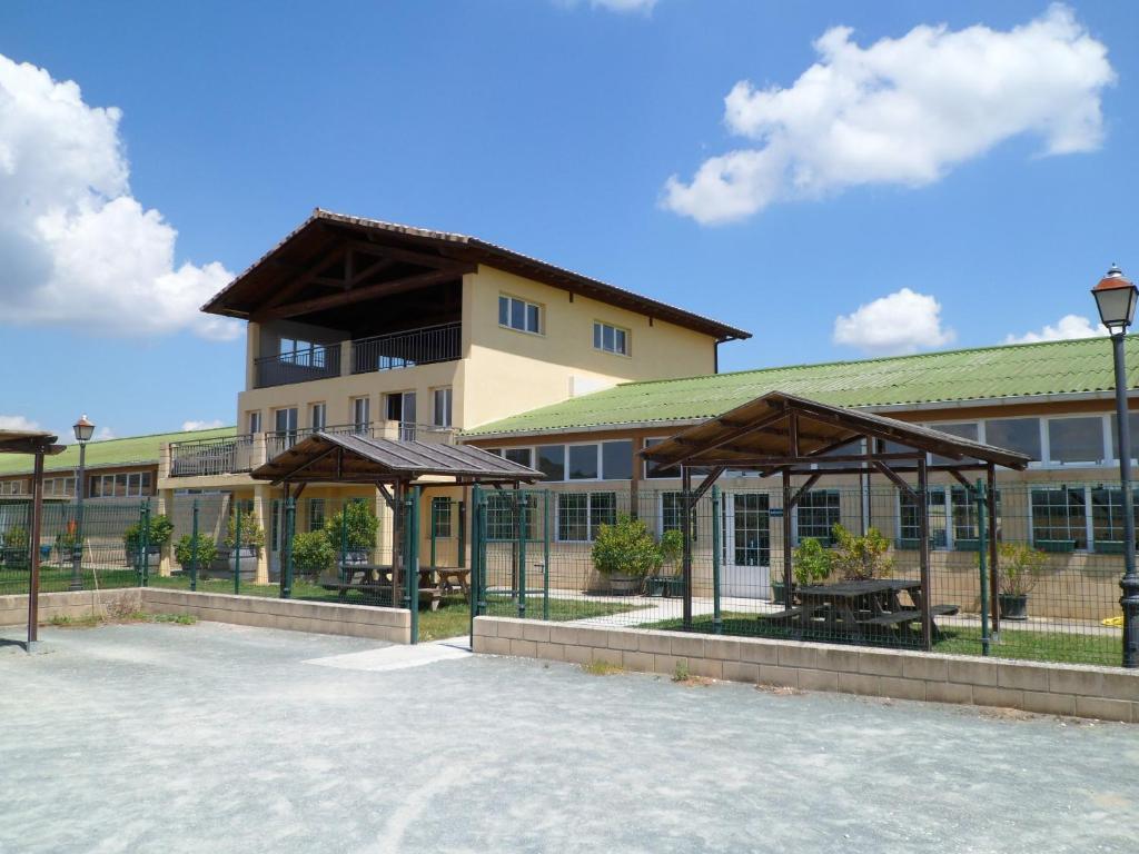 Image of Albergue De Peregrinos Santiago Apostol , pilgrim accommodation in Puente la Reina