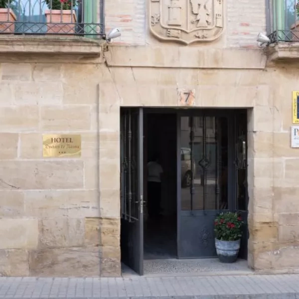 Camino de Santiago Accommodation: Hotel Duques de Nájera ⭑⭑⭑