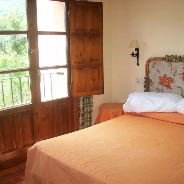 Camino de Santiago Accommodation: Hotel Rural El Jardín del Conde ⭑⭑⭑