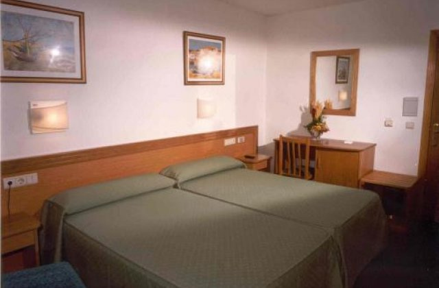 Camino de Santiago Accommodation: Hotel San Vicente ⭑⭑⭑