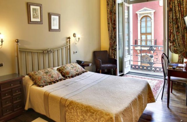 Camino de Santiago Accommodation: Hotel Villa de Luarca ⭑⭑⭑