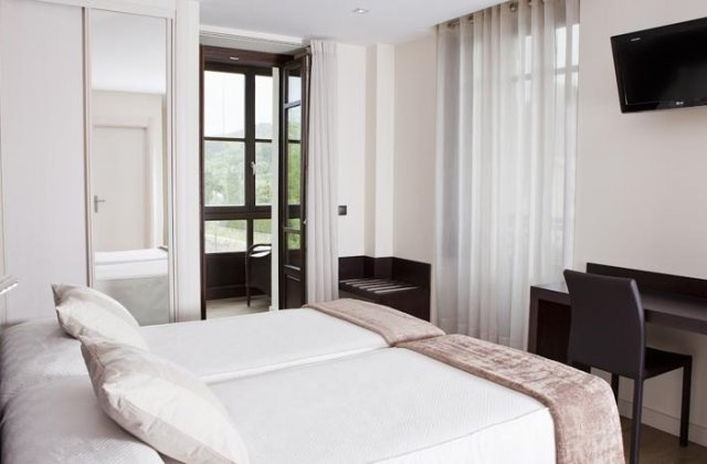 Camino de Santiago Accommodation: Hotel Villa Marrón ⭑⭑⭑