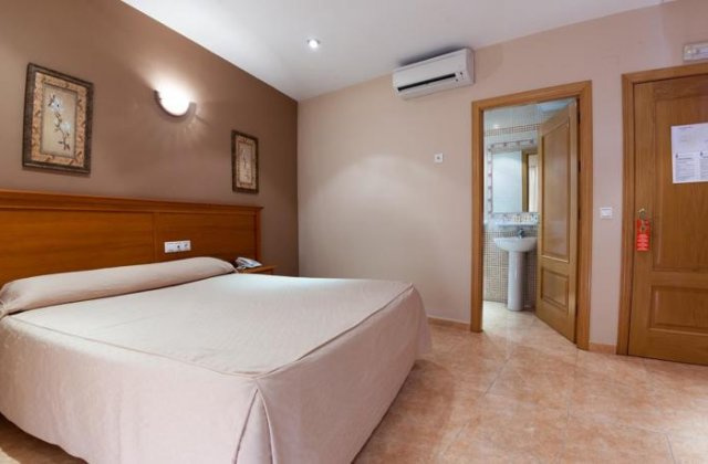 Camino de Santiago Accommodation: Hotel Rambla Emerita ⭑⭑