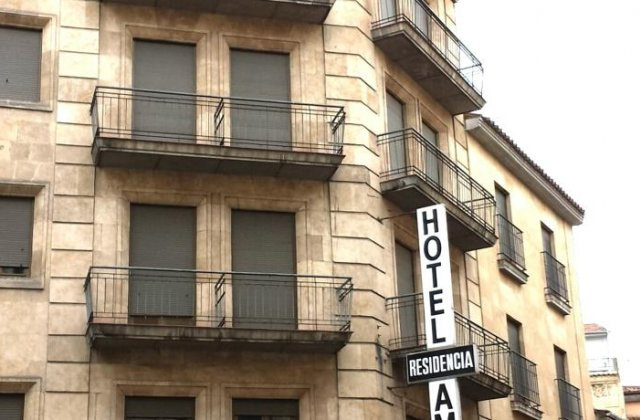 Camino de Santiago Accommodation: Hotel Amefa ⭑⭑