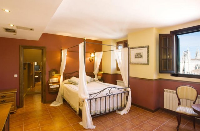 Camino de Santiago Accommodation: Hotel Mesón del Cid ⭑⭑⭑