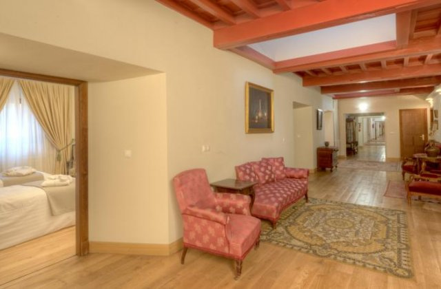 Camino de Santiago Accommodation: Hotel Real Colegiata de San Isidoro ⭑⭑⭑
