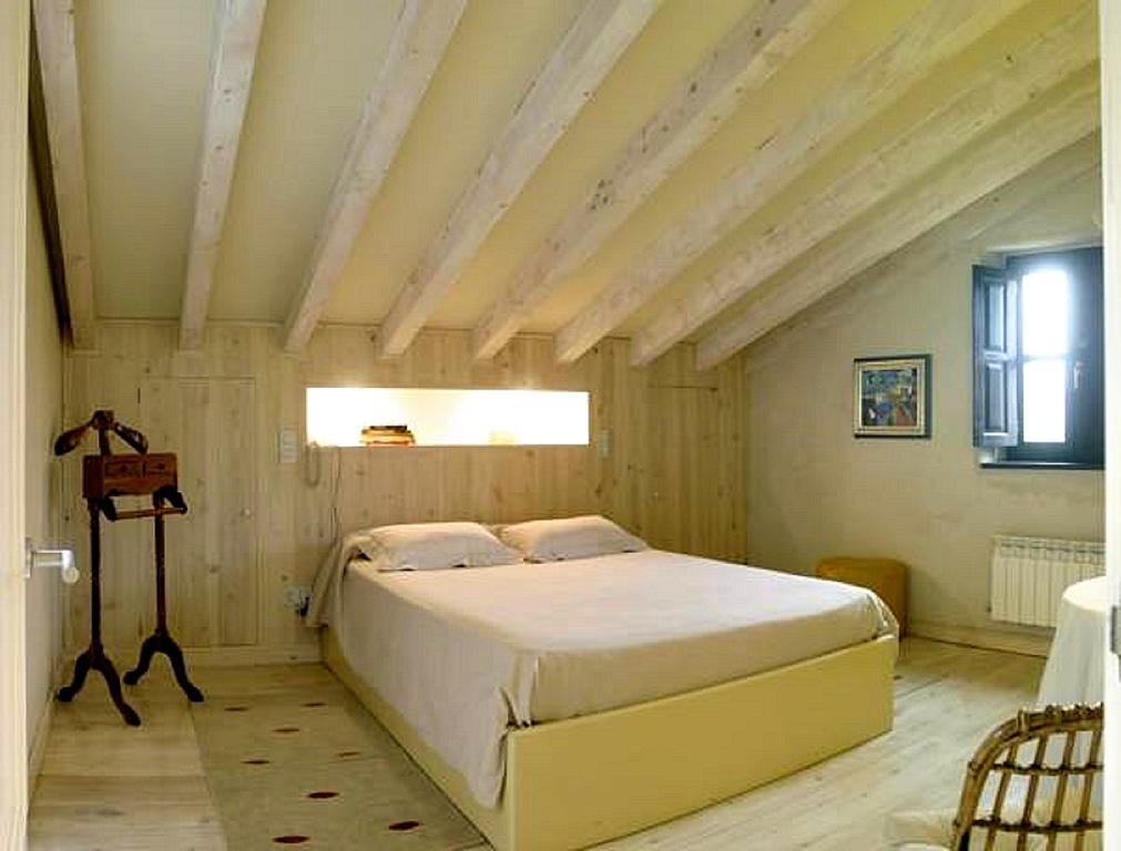 Camino de Santiago Accommodation: Hotel Las Cinco Calderas ⭑⭑⭑