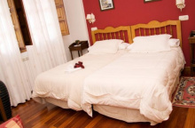 Camino de Santiago Accommodation: Hotel Astur Regal ⭑⭑⭑