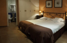 Camino de Santiago Accommodation: Hotel Alfonso IX ⭑⭑