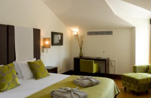 Camino de Santiago Accommodation: Hotel Lusitano ⭑⭑⭑⭑