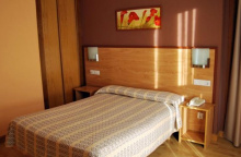 Camino de Santiago Accommodation: Hotel Santa Cristina ⭑⭑⭑